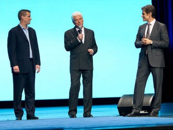 USANA's Dave Wentz and Dr. Myron Wentz on stage with Dr. Oz at the Health and Happiness Summit