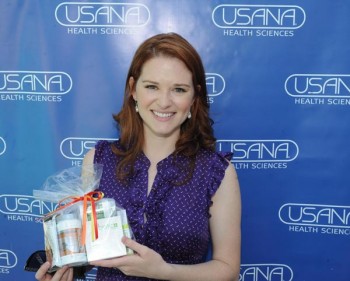 'Grey's Anatomy' star Sarah Drew checks out USANA's Summer Pak