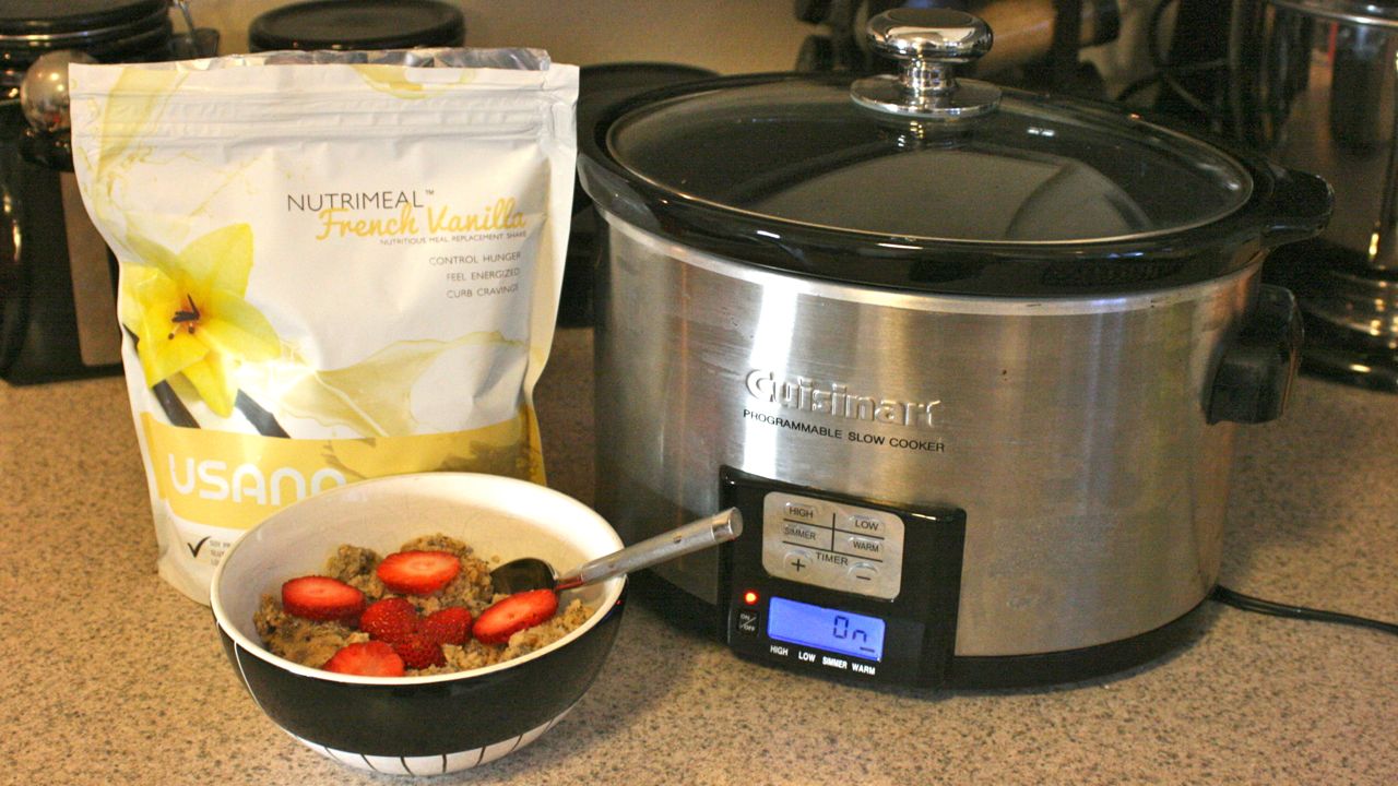 Slow Cooker Oatmeal with Fruit and Vanilla