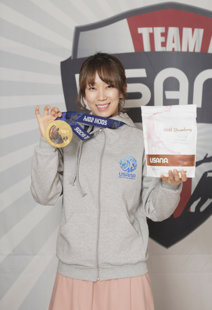 USANA Ambassador Ha-ri Cho with a little bit of gold in both hands