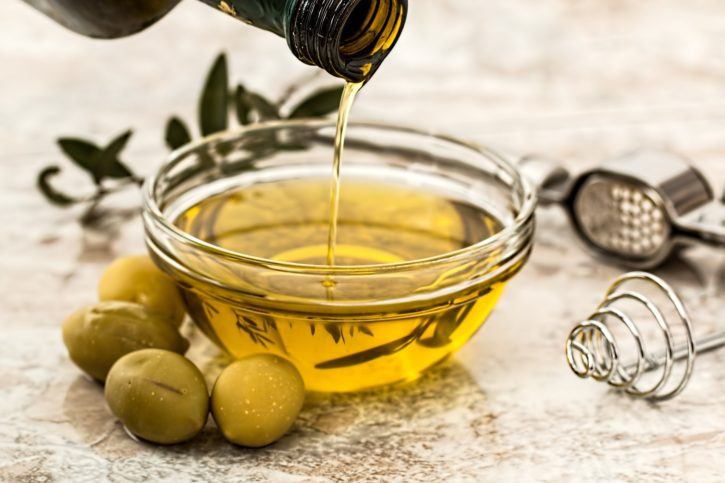 Olive oil - spring cleaning hacks
