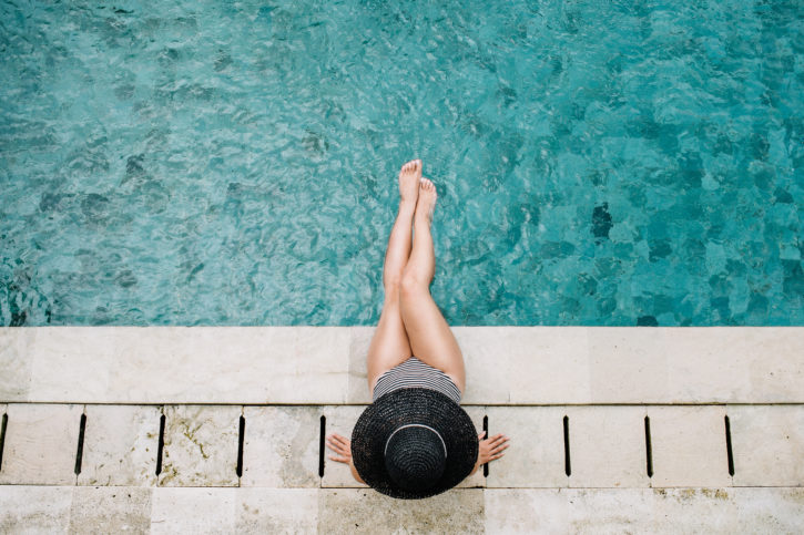4 Summer Skincare Tips: Lady with hat 